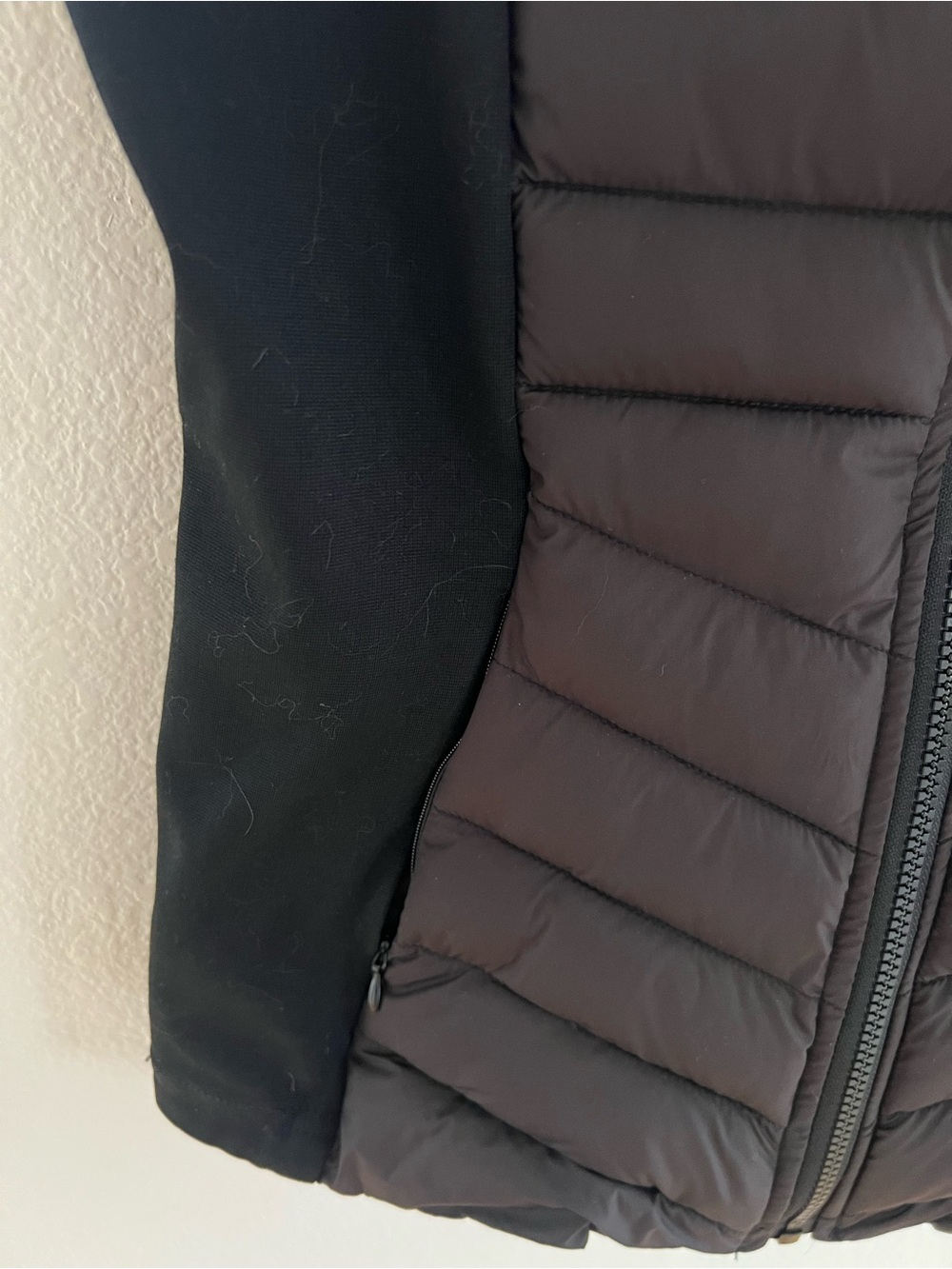 Bernardo Black Quilted Hooded Puffer Vest - Picture 4 of 9